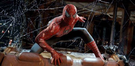 ရုပ်ရှင်တွင် Tobey Maguire ဝတ်ဆင်သည့် Spider-Man ဝတ်စုံကို ရောင်းချနေပြီဖြစ်သည်။